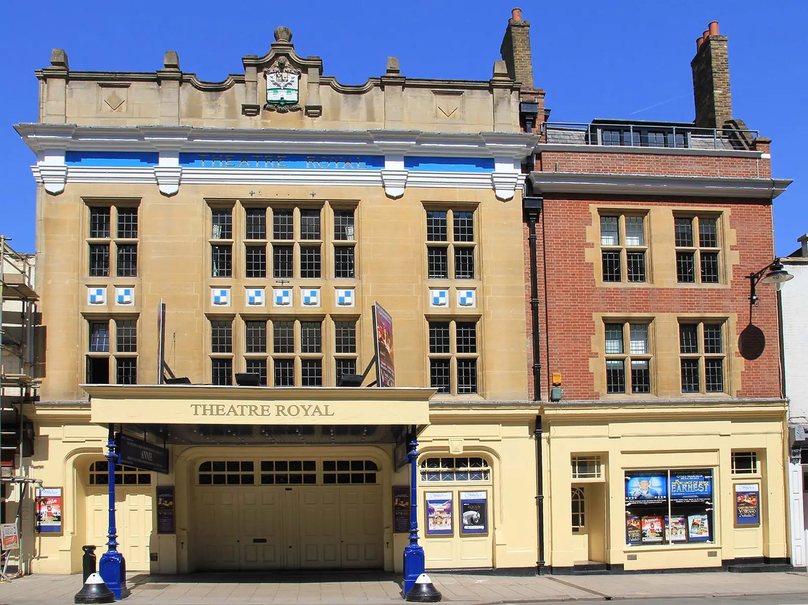 Theatre Royal Windsor’s curved exterior on Thames Street